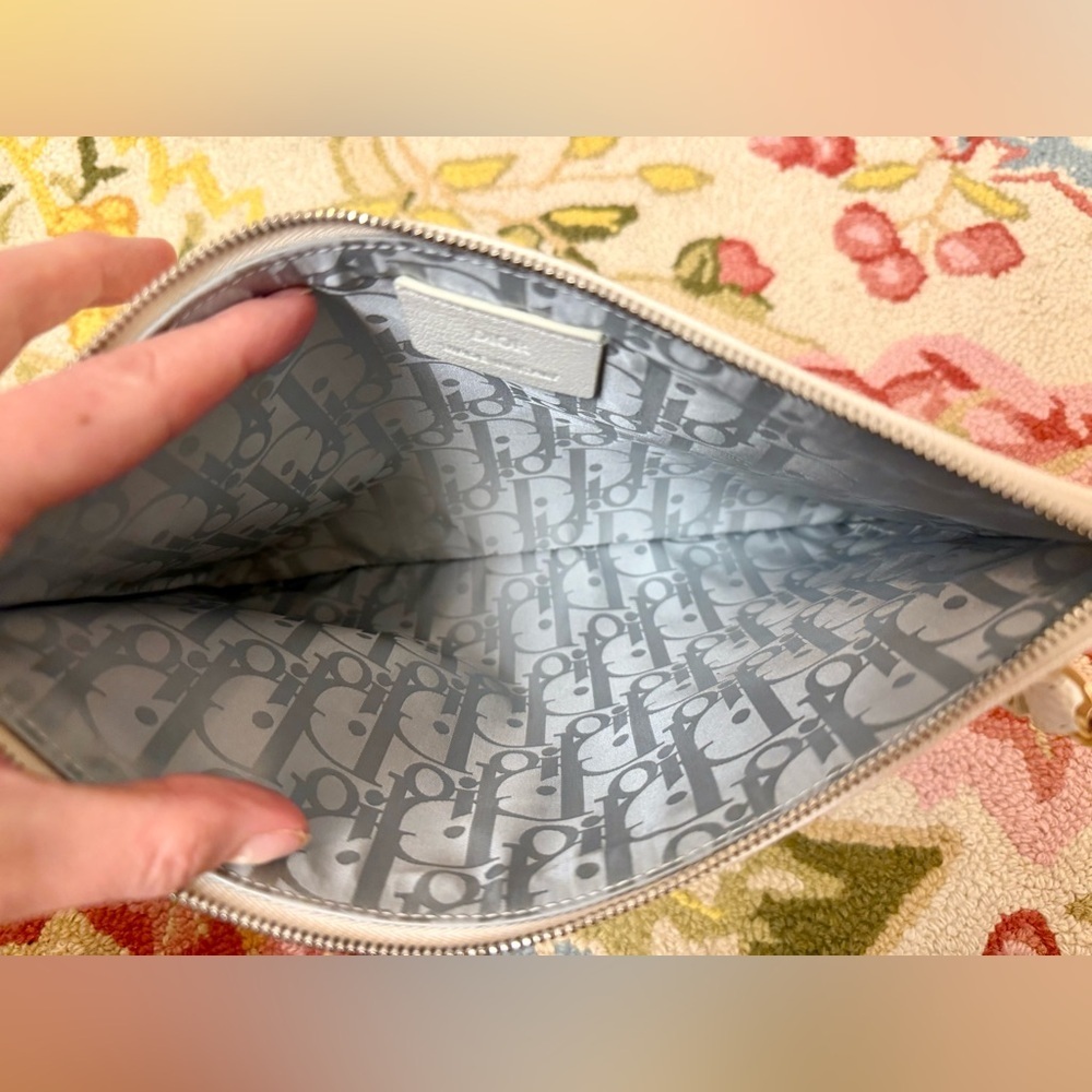 CHRISTIAN DIOR Never Worn Limited Edition White Floral Print Canvas Wristlet - Picture 12 of 16